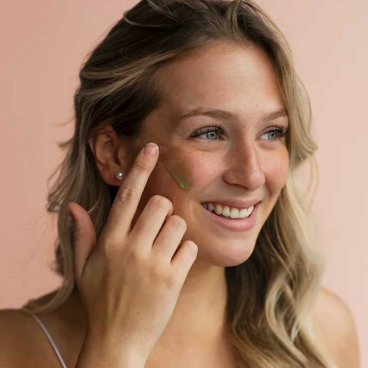 Moisturizing Face Scrub with papaya enzymes & green tea extract - Image 4